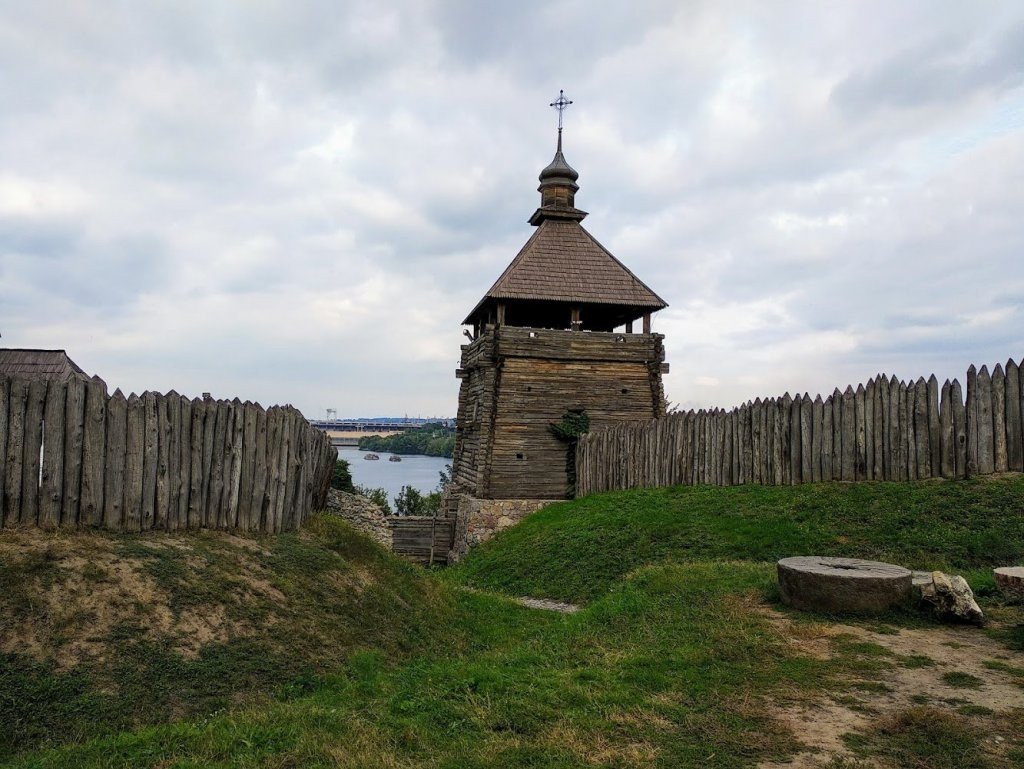 Остров Хортица. Остров Хортица достопримечательности. Остров Хортица в Запорожье история. Село Хортица.