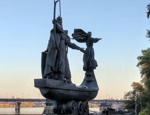 Фото Памятник основателям Киева