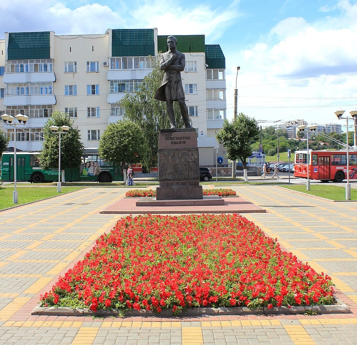 Памятники чебоксары. Константина Иванова Чебоксары. Константин Иванов Чебоксары. Памятник Константина Иванова Чебоксары. Памятник Константину Иванову в Чебоксарах.