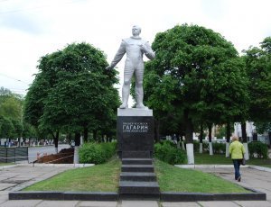 Фото Памятник Юрию Гагарину в Чебоксарах