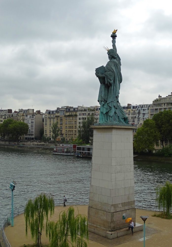 Фото статуи свободы в париже