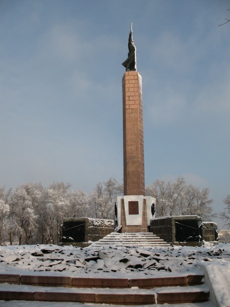 Памятник чекистам. Памятник чекистам 10 дивизии НКВД. Памятник чекистам в Волгограде. Памятник 10 дивизии НКВД Волгоград. Памятник НКВД В Волгограде.