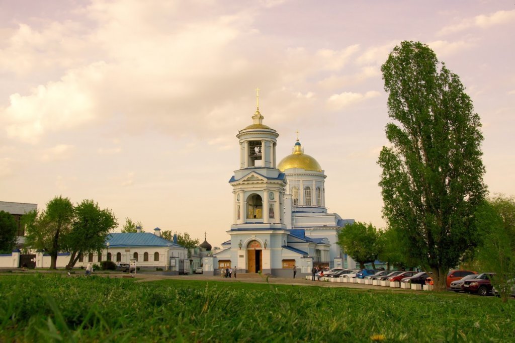 Парк у Покровской церкви в Воронеже