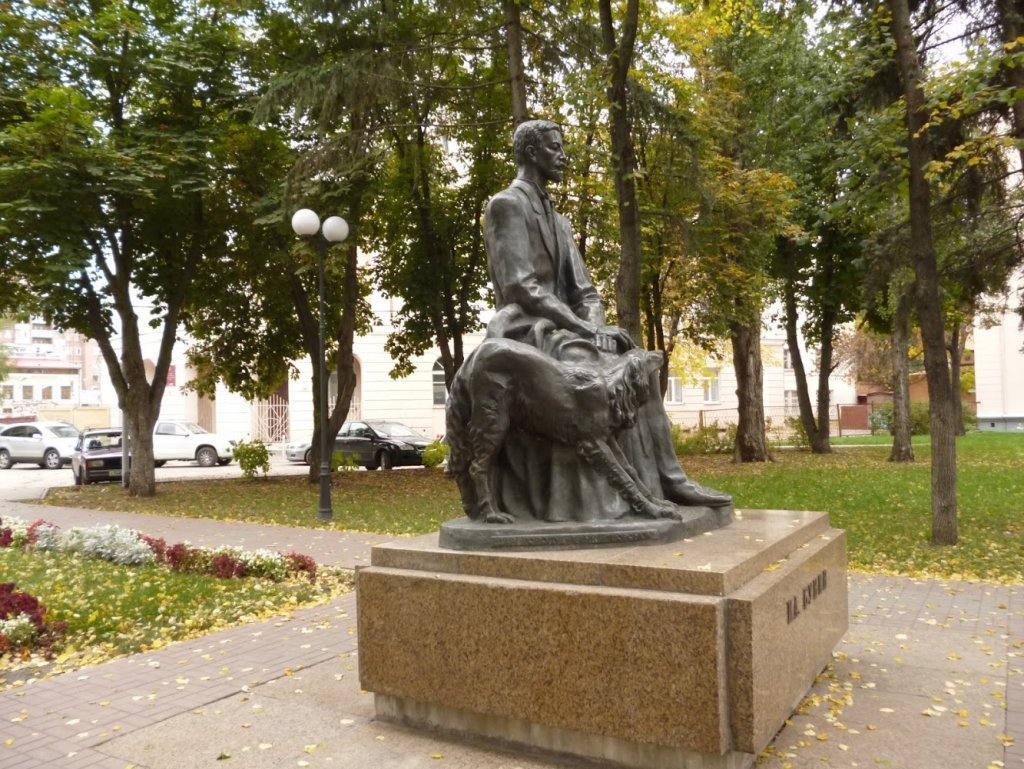 Памятник бунину в орле фото