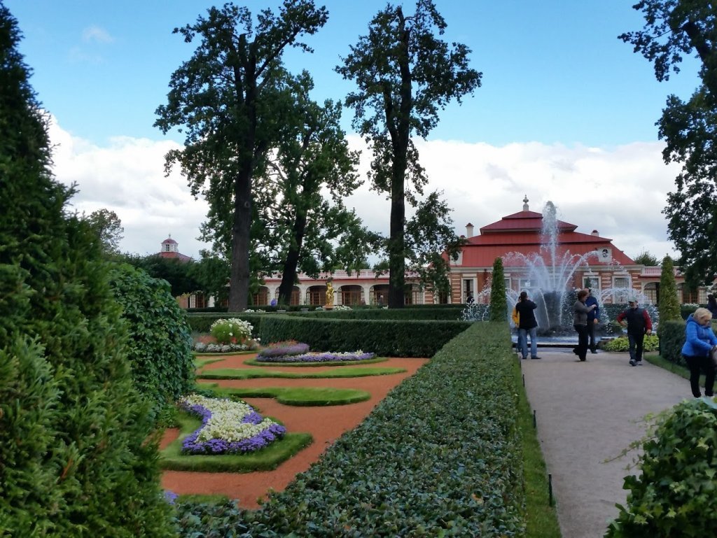 Шато монплезир. Петергоф домик Петра Монплезир. Монплезир Петергоф фото. Дворец Монплезир в Петергофе фото внутри и снаружи.