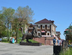 Памятник Бабру
