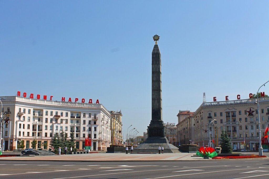 Победа минск. Монумент Победы Минск. Площадь Победы Минск информация. 38 М монумент Победы в Минске Беларусь. Минск монумент Победы фото.