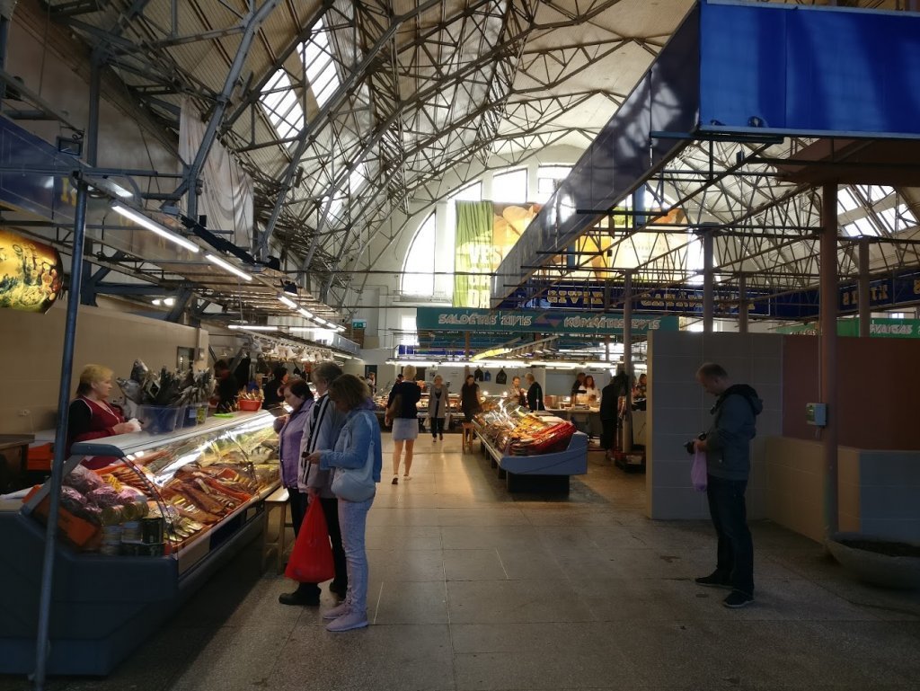 Рынок шаров. Центральный рынок Рига. Рижский рынок техники. Фотографию рынка в Риге. Центральный рынок в Риге фото.