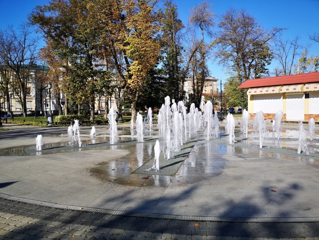 Сквер дружбы народов Краснодар. Сквер Фестивальный Краснодар. Сквер дружбы народов Краснодар фото. Сквер дружбы народов Краснодар адрес.