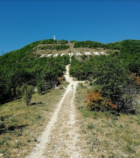 Крест в геленджике на горе фото