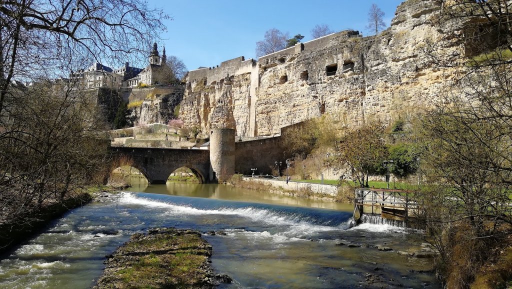 Старинные казематы в люксембурге фото