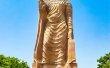 Фото Статуя стоящего Будды в Варанаси 1
