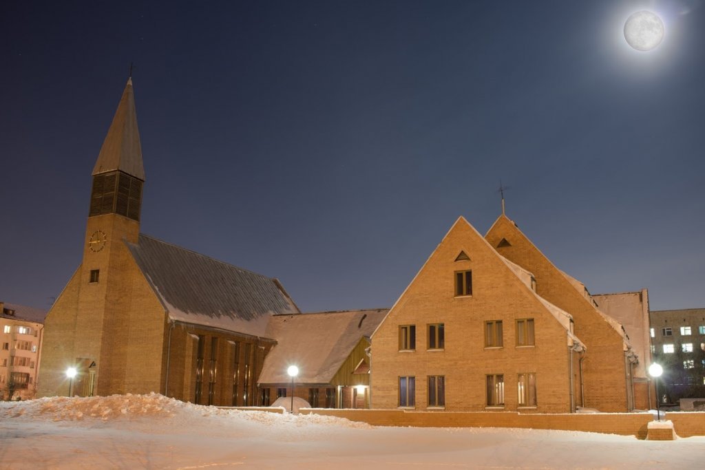 Евангелическая Лютеранская Церковь Омск. Лютеранская кирха Омск. Лютеранская Церковь Омск Рождественского 2. Евангелическо-Лютеранская Церковь Урала, Сибири и дальнего Востока.