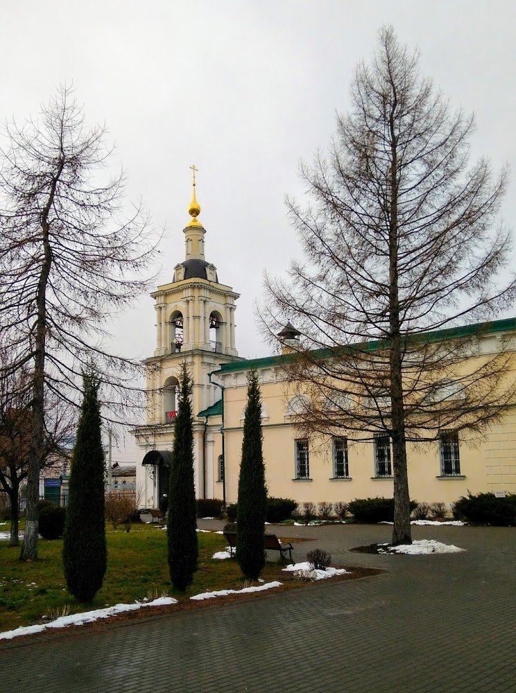 Коломна храмы архангела. Храм Михаила Архангела Коломна. Коломна набережная Архангела Михаила. Михаила Архангела Коломна парк. Церковь Михаила Архангела Троицк Московская область.