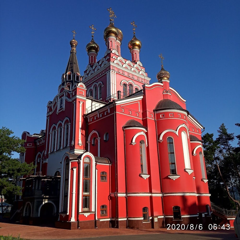 Храмы кисловодска. Храм в Кисловодске великомученика Пантелеймона. Храм Пантелеймона Иркутск. Воскресенский храм в Кисловодске. Окопная Церковь Кисловодск.