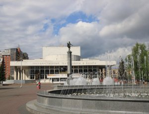 Театральная площадь