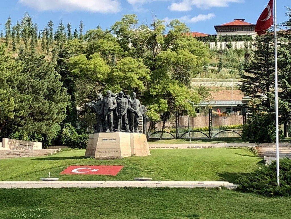 Парки анкары. Парк Ататюрка Анталия. Музей Ататюрка в Анкаре. Парк Ататюрк Мерсин. Ататюрк парк Кемер.