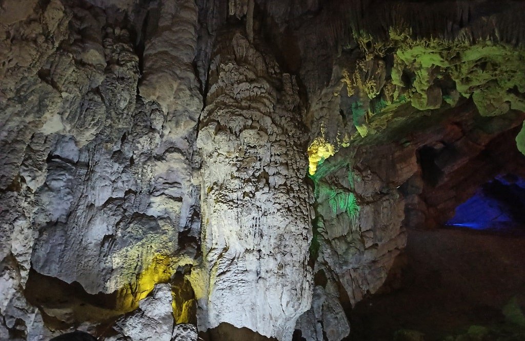 Самый большой сталактит пещеры