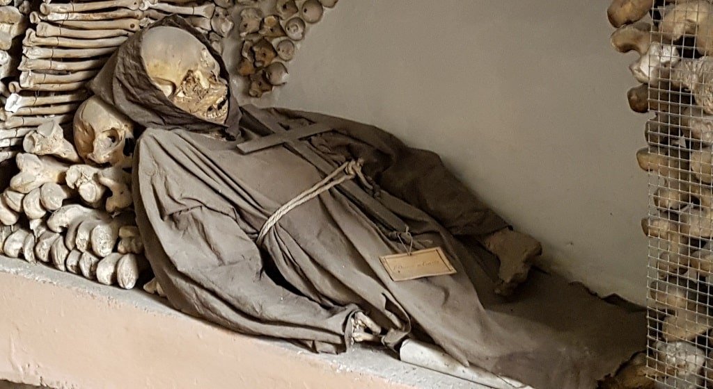 Кости монаха в церкви Санта Мария делла Кончеционе