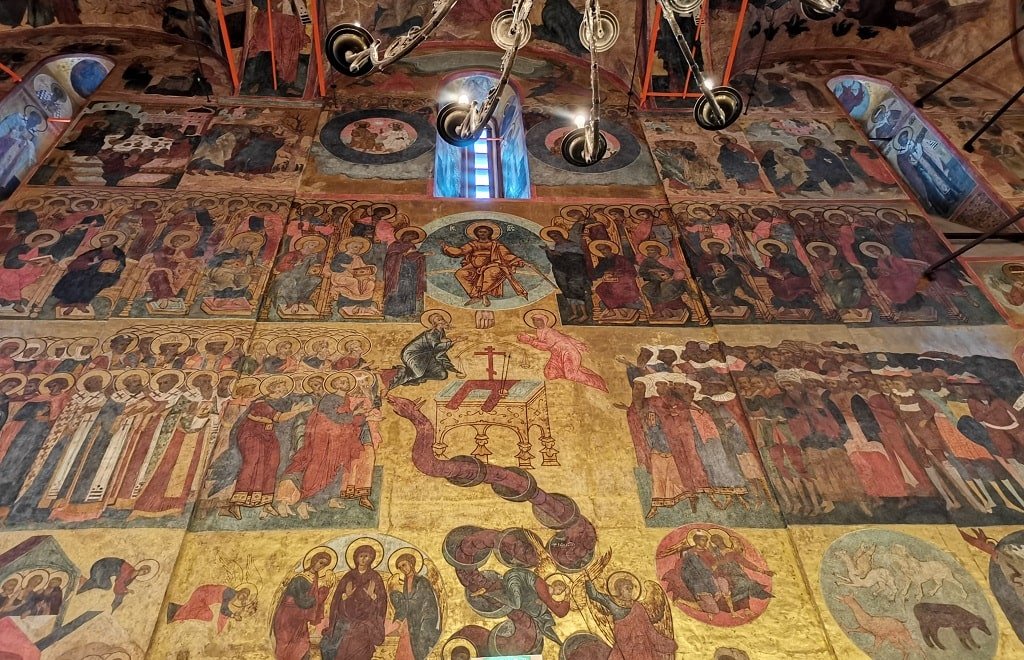 Фрески и иконы Успенского собора
