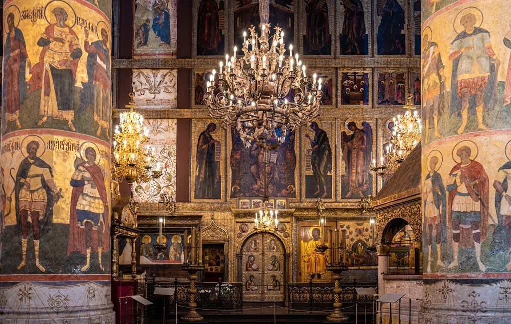 Изображения святых в Успенском соборе Кремля