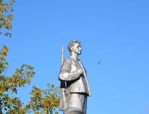 Фото Памятник Зое Космодемьянской в Рыбинске